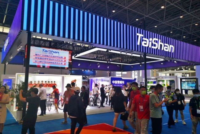 Тайшань Спорт вместе со своими потребительскими товарами «Спорт +» был представлен на Второй Китайской Международной Выставке Потребительских Товаров